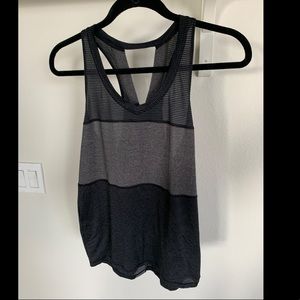 Lu Lu lemon workout top